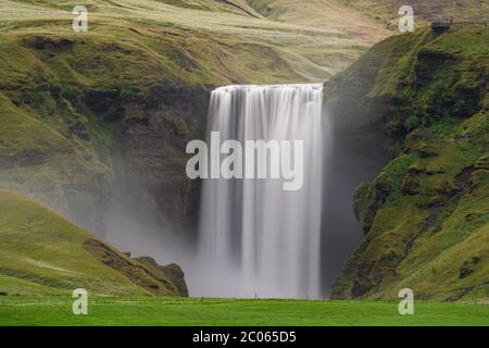 Skógafoss Wasserfall, Skogafoss, Skogar, Umgehungsstraße, Suðurland, Sudurland, Südisland, Island, Europa Stockfoto