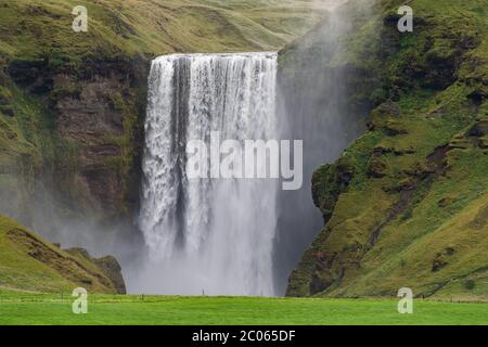 Skógafoss Wasserfall, Skogafoss, Skogar, Umgehungsstraße, Suðurland, Sudurland, Südisland, Island, Europa Stockfoto