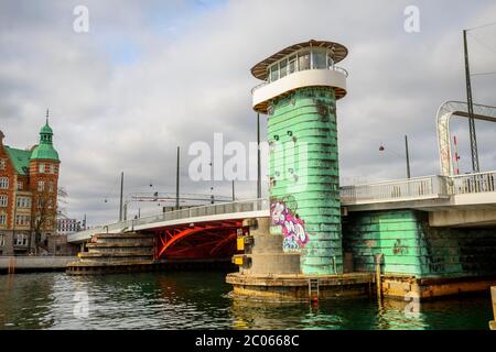 Lange Brücke, Langebro, Bascule Brücke über die Inderhavnen, Innenhafen von Kopenhagen, Kopenhagen, Dänemark Stockfoto