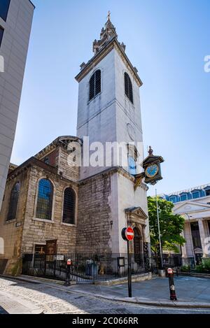 St. James Garlickhythe ist eine Pfarrkirche der Church of England im Vintry-Bezirk der City of London, die wegen ihrer vielen Fenster den Spitznamen "Wren's Laterne" trägt Stockfoto