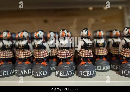 Puffin Figuren, Geyser, Island Stockfoto