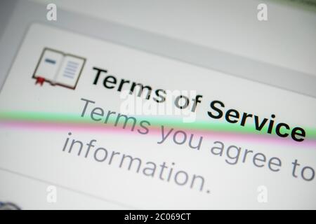 Nutzungsbedingungen von Facebook, Nutzungsbedingungen, Servicebedingungen, Screenshots, Smartphone, Details, Vollformat Stockfoto