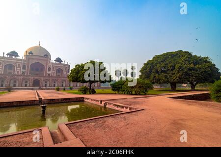 Königliche Ansichten des ersten Gartengrabes auf dem indischen Subkontinent in Neu Delhi, Indien, Asien. Das Grab ist ein hervorragendes Beispiel für persische Architektur. Stockfoto