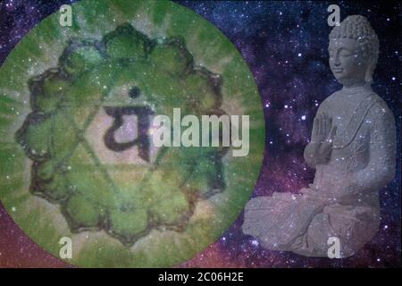 Anahata Chakras Symbol und ein buddha mit einem kosmischen Hintergrund Stockfoto