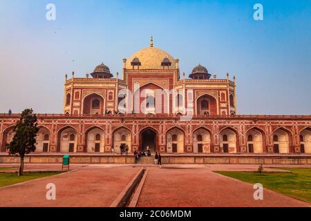 Königliche Ansichten des ersten Gartengrabes auf dem indischen Subkontinent in Neu Delhi, Indien, Asien. Das Grab ist ein hervorragendes Beispiel für persische Architektur. Stockfoto