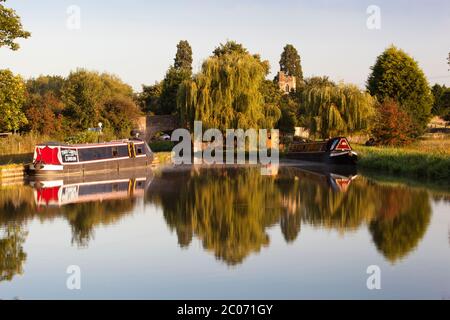 Grand Union Canal in Linslade, Linslade, in der Nähe von Leighton Buzzard, Bedfordshire, England, Großbritannien Stockfoto