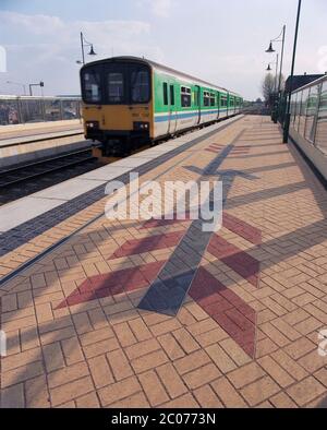 1996, die damals neu eröffnete Robin Hood lokale Eisenbahnlinie, in Mansfield, East Midlands, England, Großbritannien Stockfoto