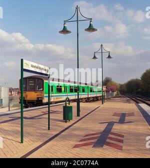 1996, die damals neu eröffnete Robin Hood lokale Eisenbahnlinie, in Mansfield, East Midlands, England, Großbritannien Stockfoto