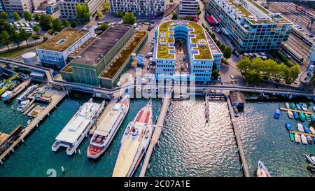 Luftaufnahme der Boote auf dem Vierwaldstättersee - Schweiz Stockfoto