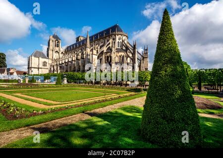 Bourges Europäische Kulturhauptstadt 2028, Kathedrale Saint Etienne, Departement Cher, UNESCO-Weltkulturerbe, Centre-Val de Loire, Frankreich, Europa Stockfoto