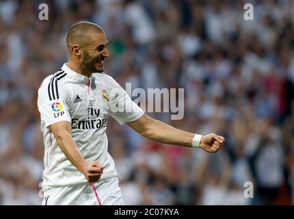 'Spanish League'- Spiel Real Madrid gegen FC Barcelona- Saison 2014-15 - Santiago Bernabeu Stadion - Karim Benzema (Real Madrid) feiert ein Tor während des spanischen Ligaspiel gegen FC Barcelona (Foto: Guillermo Martinez / Bohza Press / Alter Photos) /nortephoto.com Stockfoto
