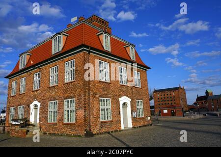 Baumhaus im alten Hafen von Wismar Stockfoto