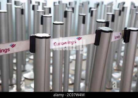 Auswirkung am Flughafen Köln/Bonn Passagerückgang im Zusammenhang mit der weltweiten Verbreitung des Coronavirus. Köln, 14.03.2020 Stockfoto