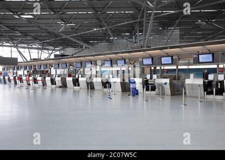 Auswirkung am Flughafen Köln/Bonn Passagerückgang im Zusammenhang mit der weltweiten Verbreitung des Coronavirus. Köln, 14.03.2020 Stockfoto