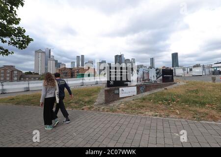 Ein Blick auf die Westferry Druckerei auf der Isle of Dogs, East London. Die £1 Milliarde Westferry Druckgraphik-Sanierung im Osten Londons wurde im Januar von Housing Secretary Robert Jenrick kontrovers genehmigt, gegen die Empfehlung eines Planungsinspektoren. Die Entscheidung wurde seitdem nach einem Rechtsverfahren des Tower Hamlets Council, der Bedenken über die Größe der Entwicklung geäußert hatte, als die Pläne 2018 erstmals vorgelegt wurden, rückgängig gemacht. Stockfoto