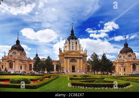 Die berühmte Szechenyi (Szechenyi) Thermische Bäder, Spa und Swimming Pool Inin Városliget (Hauptstadt Park von Budapest) Ungarn Stockfoto