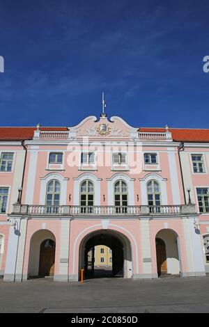 Das estnische Parlamentsgebäude auf dem Hügel Toompea im zentralen Teil der Altstadt, Tallinn, der Hauptstadt Estlands. Stockfoto