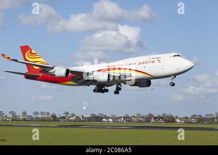 Amsterdam Schiphol Airport - Boeing 747 des Yangtze River Express landet Stockfoto