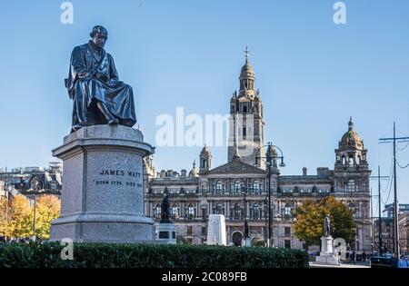 Statue von James Watt , Scottish Inventor, in George Square, Glasgow, Schottland Stockfoto