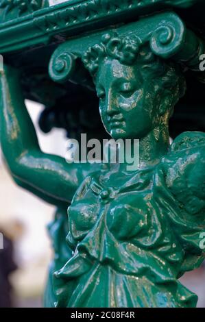 Details der Wallace Fountains von Paris, Frankreich. Entworfen von Charles-Auguste Lebourg, Bildhauer. Stockfoto