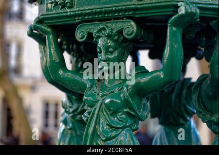 Details der Wallace Fountains von Paris, Frankreich. Entworfen von Charles-Auguste Lebourg, Bildhauer. Stockfoto