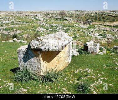 Syrien. Tote Städte. Serjilla. Alte Stadt gegründet ca. 473 n. Chr. und im 7. Jahrhundert n. Chr. aufgegeben. Überreste der Nekropole. (Foto vor dem syrischen Bürgerkrieg). Stockfoto