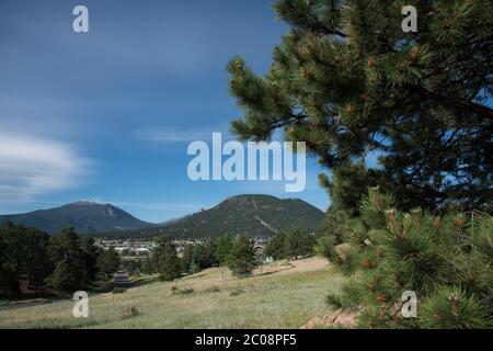 Estes Park ist eine statutarische Stadt in Larimer County, Colorado, USA. Ein beliebtes Sommerresort in der Nähe des Rocky Mountain National Park Stockfoto