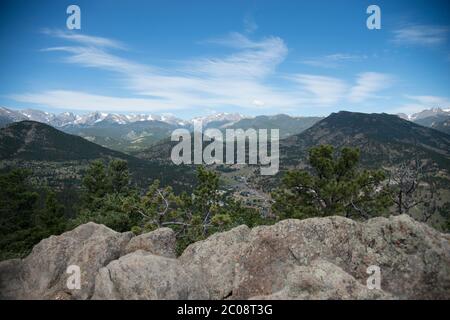 Estes Park ist eine statutarische Stadt in Larimer County, Colorado, USA. Ein beliebtes Sommerresort in der Nähe des Rocky Mountain National Park Stockfoto