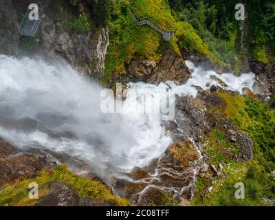 Stuibenfall ist der höchste Wasserfall in Tirol, Österreich. Blick von oben. Stockfoto