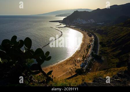 Playa de las Teresita ,Tenerife, Spanien - 15. november 2015: Berühmter Strand Playa de las Teresitas,Tenerife, Kanarische Inseln, Spanien Stockfoto