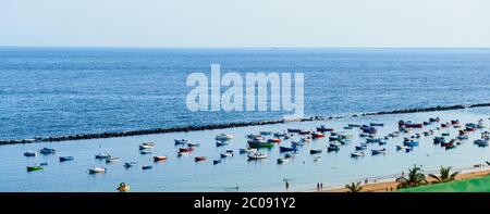 Playa de las Teresita ,Tenerife, Spanien - 15. november 2015: Berühmter Strand Playa de las Teresitas,Tenerife, Kanarische Inseln, Spanien Stockfoto