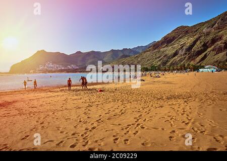 Playa de las Teresita ,Tenerife, Spanien - 15. november 2015: Berühmter Strand Playa de las Teresitas,Tenerife, Kanarische Inseln, Spanien Stockfoto