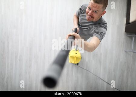 Glücklicher Erwachsener und elektrische Maschine Stockfoto