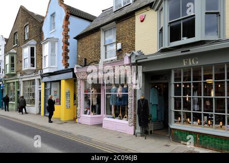 Geschäfte in der Hauptstraße, Whitstable Town, Kent County; England; Großbritannien Stockfoto