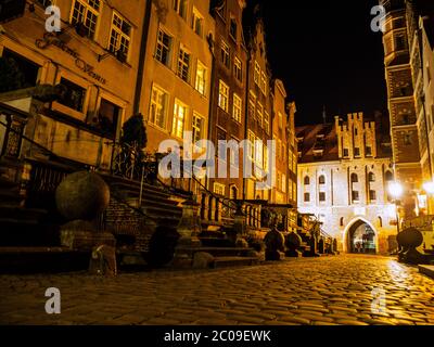 Mariacka Straße in Danzig bei Nacht (Polen) Stockfoto