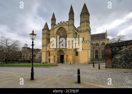 Das Äußere der Rochester Cathedral, Rochester City, Kent County, England, Großbritannien Stockfoto