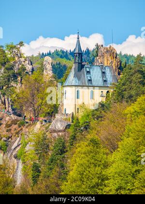B hmisches Paradies Ruine Der Burg Vranov Pantheon Stockfotografie b-hmisches-paradies-ruine-der-burg-vranov-pantheon-stockfotografie