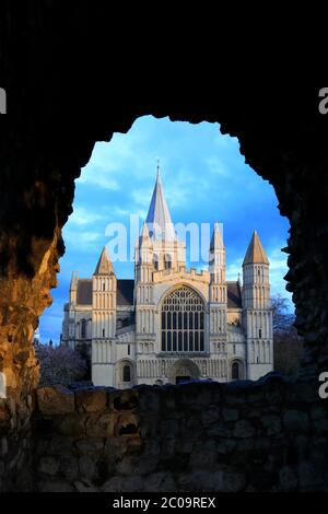 Abendansicht der Rochester Cathedral, Rochester City, Kent County, England, Großbritannien Stockfoto