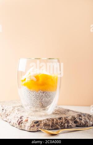 Mango Chia Pudding Stockfoto