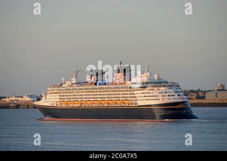 DISNEY MAGIE IM FLUSS MERSEY, LIVERPOOL, ENGLAND Stockfoto