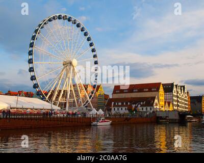 Riesenrad am Motlawa Fluss in Danzig, Polen Stockfoto