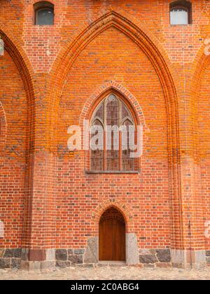 Großes Backsteinportal von Malbork Schloss, Polen Stockfoto