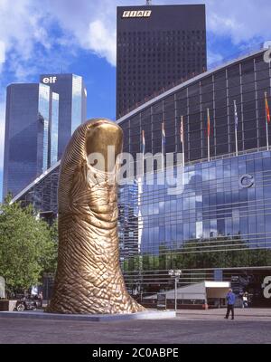 Skulptur "Le Puce" vor dem CNIT Convention Centre, La Défense, Paris, Île-de-France, Frankreich Stockfoto