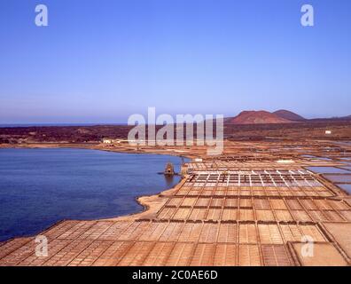 Salinas de Janubio (Salzflächen), in der Nähe von Playa Blanca, Lanzarote, Kanarische Inseln, Königreich Spanien Stockfoto