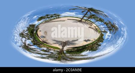 360 Grad Panorama Ansicht von Miami Beach Miniaturplanet mit blauem Himmel von Luftdrohne aufgenommen