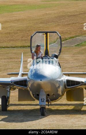 Privatbesitzer des de Havilland DH100 Vampire T35 Jet-Flugzeugs auf der Flugschau Wings over Wairarapa im Hood Aerodrome, Masterton, Neuseeland. In Privatbesitz Stockfoto