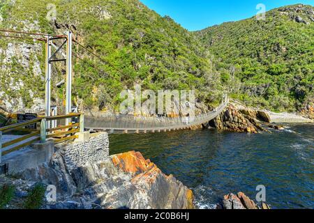 Storms River Suspension Bridge am Garden Route (Tsitsikamma) National Park, Südafrika Stockfoto