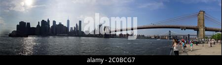 Blick vom Brooklyn Park auf Manhattan und Brooklyn Bridge Stockfoto