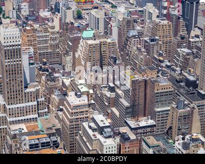 Manhattan Midtown Gebäude und Straßen von oben gesehen Stockfoto