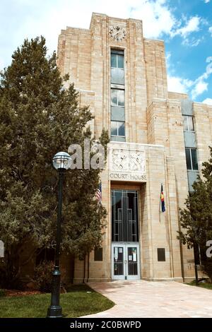 Boulder, Colorado - 27. Mai 2020: Außenansicht des Boulder Municipal Courthouse in der Pearl Street Mall in Boulder County Stockfoto